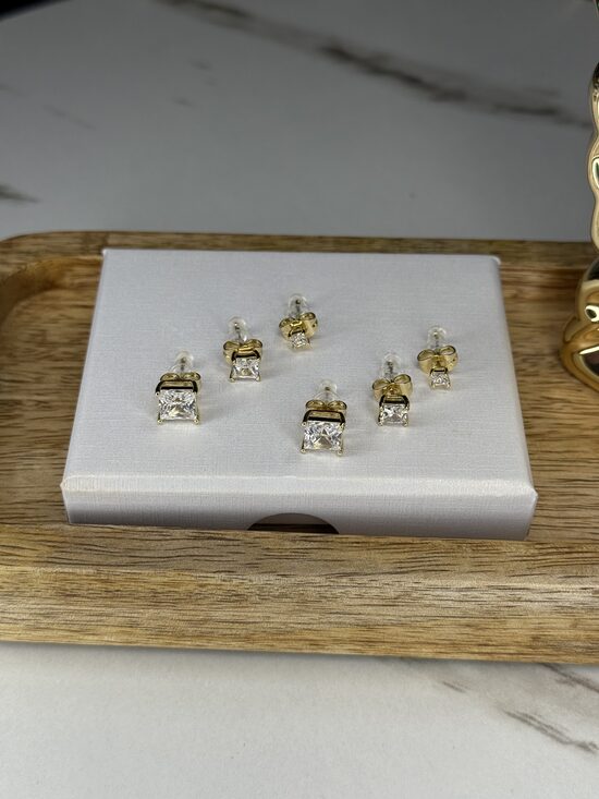 Komplekts ar 3 pāriem auskaru dažādos izmēros - 8,6,4 mm