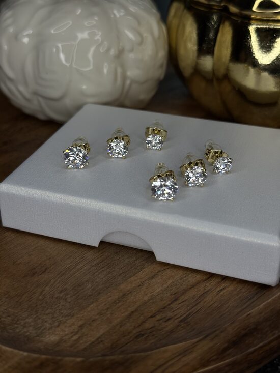 Komplekts ar 3 apzeltītiem auskaru pāriem - 6mm, 7mm un 8mm diamtrā 