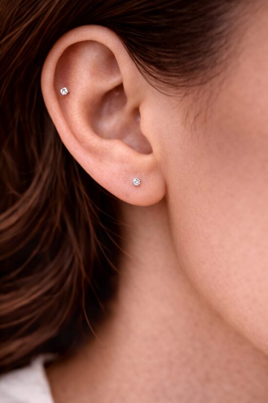 Minī rozā zelta nagliņas ar baltu cirkoniju 2mm