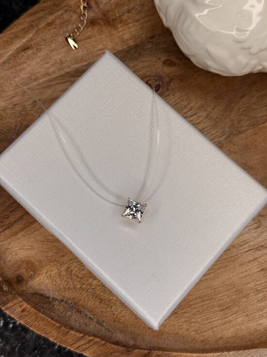 Neredzamā kaklarota ar četrstūra cirkoniju 45cm-50cm (garumu var regulēt)