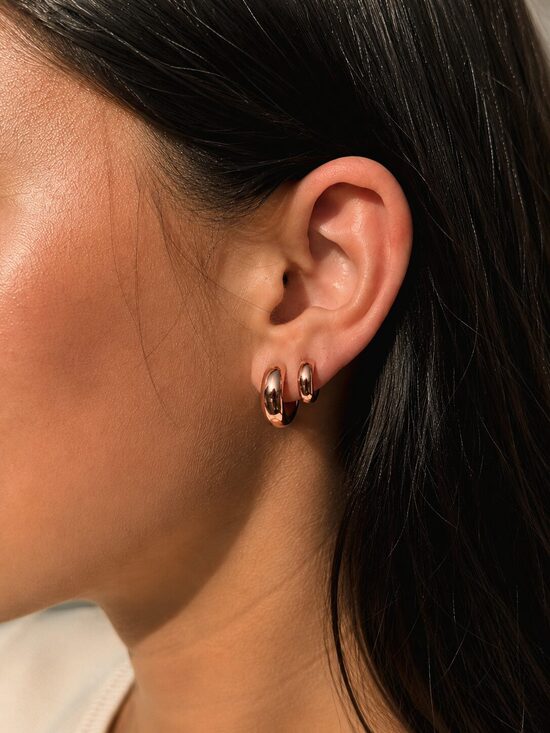 Rozā zelta auskaru komplekts ar 2 auskaru pāriem (14mm un 11mm) 